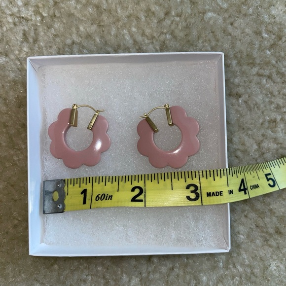 Alaire Resortwear mod Daisy hoop earrings - Picture 5 of 5